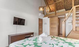 Seaside Paradise 6BR Beachfront Haven in Moorea