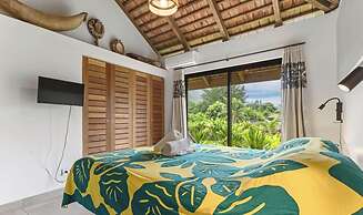 Seaside Paradise 6BR Beachfront Haven in Moorea