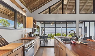 Seaside Paradise 6BR Beachfront Haven in Moorea