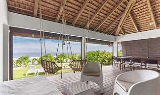 Seaside Paradise 6BR Beachfront Haven in Moorea