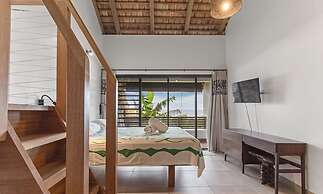 Seaside Paradise 6BR Beachfront Haven in Moorea