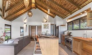 Seaside Paradise 6BR Beachfront Haven in Moorea