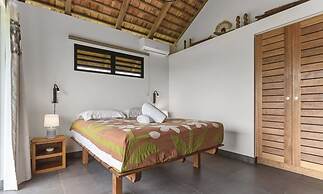 Seaside Paradise 6BR Beachfront Haven in Moorea