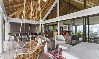 Seaside Paradise 6BR Beachfront Haven in Moorea