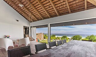 Seaside Paradise 6BR Beachfront Haven in Moorea