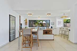 Spacious 3BR Oceanfront Retreat Paea Tahiti