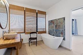 Spacious 3BR Oceanfront Retreat Paea Tahiti