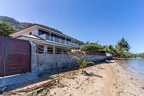 Spacious 3BR Oceanfront Retreat Paea Tahiti