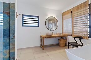 Spacious 3BR Oceanfront Retreat Paea Tahiti