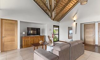 Seaside Haven Expansive 3BR Villa in Moorea