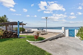 Seaside Air-conditioned Bungalow Tamara