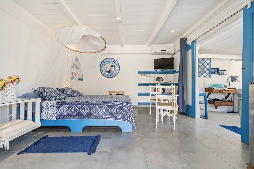 Seaside Air-conditioned Bungalow Tamara
