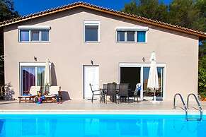 Villa Manos in Ligia