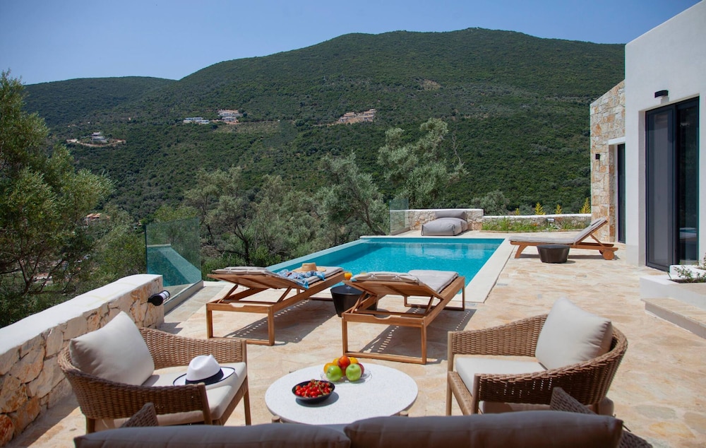 Villa Dara AND Todd in Sivota