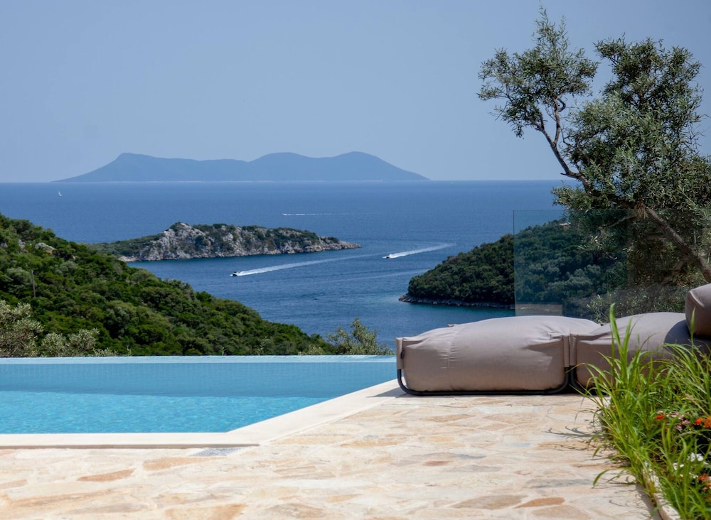 Villa Dara AND Todd in Sivota