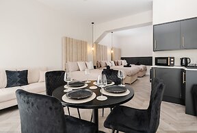 Bold St Aparthotel Book Individually or Book 8!