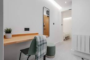 Work Desk Private Ensuite Minifridge Parking