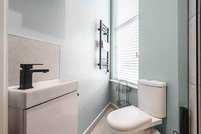Work Desk Private Ensuite Minifridge Parking