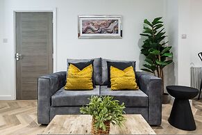 Riverside Flat Near Park Free Parking