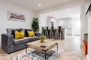 Riverside Flat Near Park Free Parking