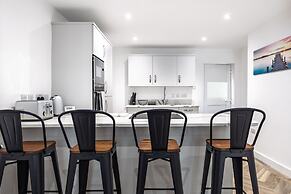 Riverside Flat Near Park Free Parking