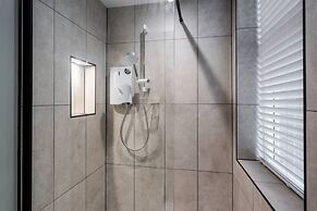 Kitchenette W M Sofa Bed Ensuite Parking