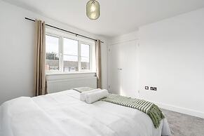 Perfect Booking 3 Bed Spacious Parking