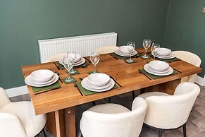 Perfect Booking 3 Bed Spacious Parking