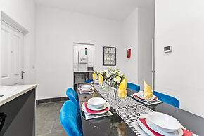 Perfect Booking 4 Bed Home in Sheffield