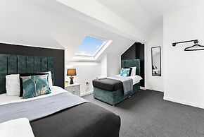 Perfect Booking 4 Bed Home in Sheffield