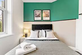 Perfect Booking 4 Bed Home in Sheffield