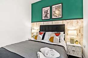 Perfect Booking 4 Bed Home in Sheffield