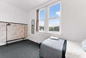 Perfect Booking 4 Bed Home in Sheffield
