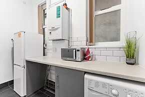 Perfect Booking 4 Bed Home in Sheffield