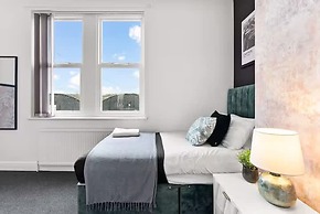 Perfect Booking 4 Bed Home in Sheffield