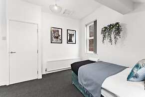 Perfect Booking 4 Bed Home in Sheffield