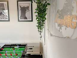 Perfect Booking 4 Bed Home in Sheffield