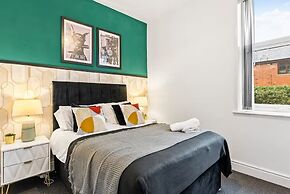 Perfect Booking 4 Bed Home in Sheffield