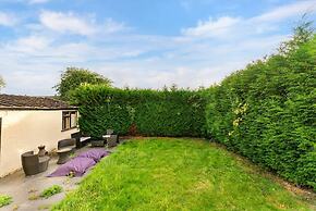 Perfect Booking 4 Bed Home in Cheltenham