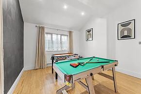Perfect Booking 4 Bed Home in Cheltenham