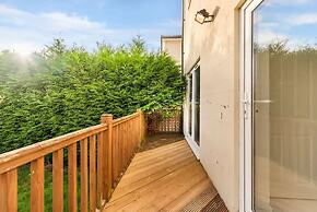 Perfect Booking 4 Bed Home in Cheltenham