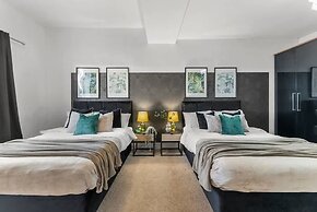 Perfect Booking 4 Bed Home in Cheltenham
