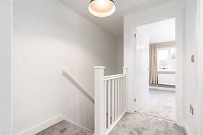Perfect Booking 3 Bed With Driveway Parking
