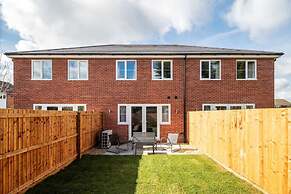 Perfect Booking 3 Bed With Driveway Parking