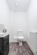 Perfect Booking 3 Bed With Driveway Parking