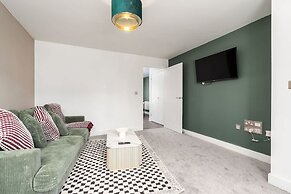 Perfect Booking 3 Bed With Driveway Parking