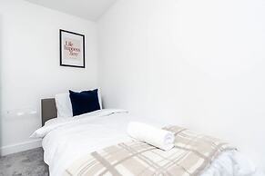 Perfect Booking 3 Bed With Driveway Parking