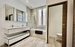 Stylish 3-bedroom Gem Steps From Monaco Spacious