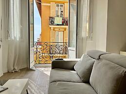 Stylish 3-bedroom Gem Steps From Monaco Spacious