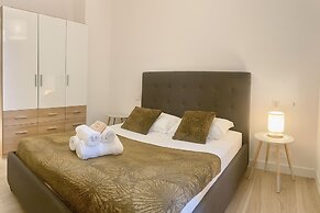 Stylish 3-bedroom Gem Steps From Monaco Spacious